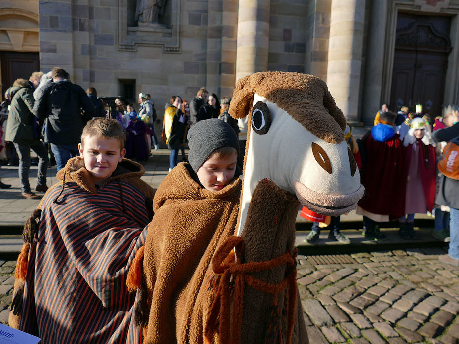 Aussendung der Sternsinger im Hohen Dom zu Fulda (Foto: Karl-Franz Thiede)